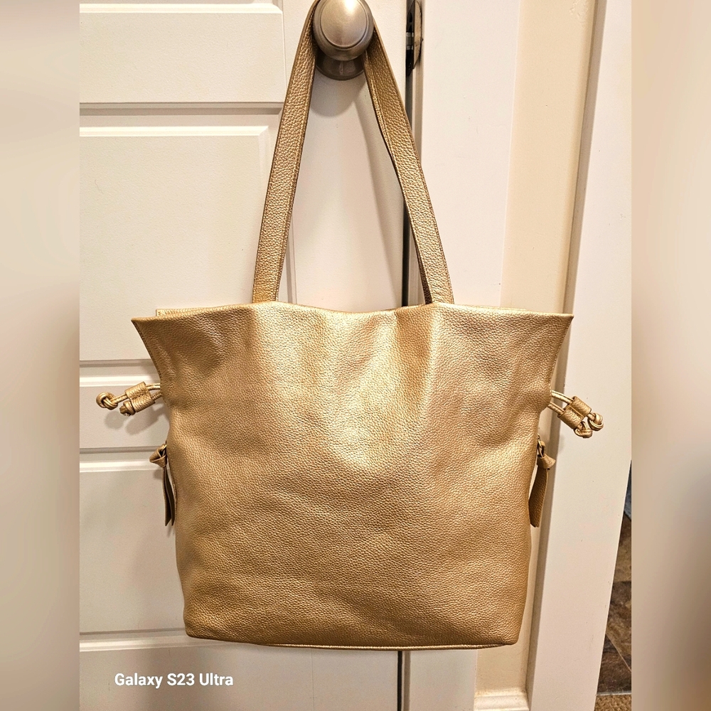Tote Le Monde Leather Tote
